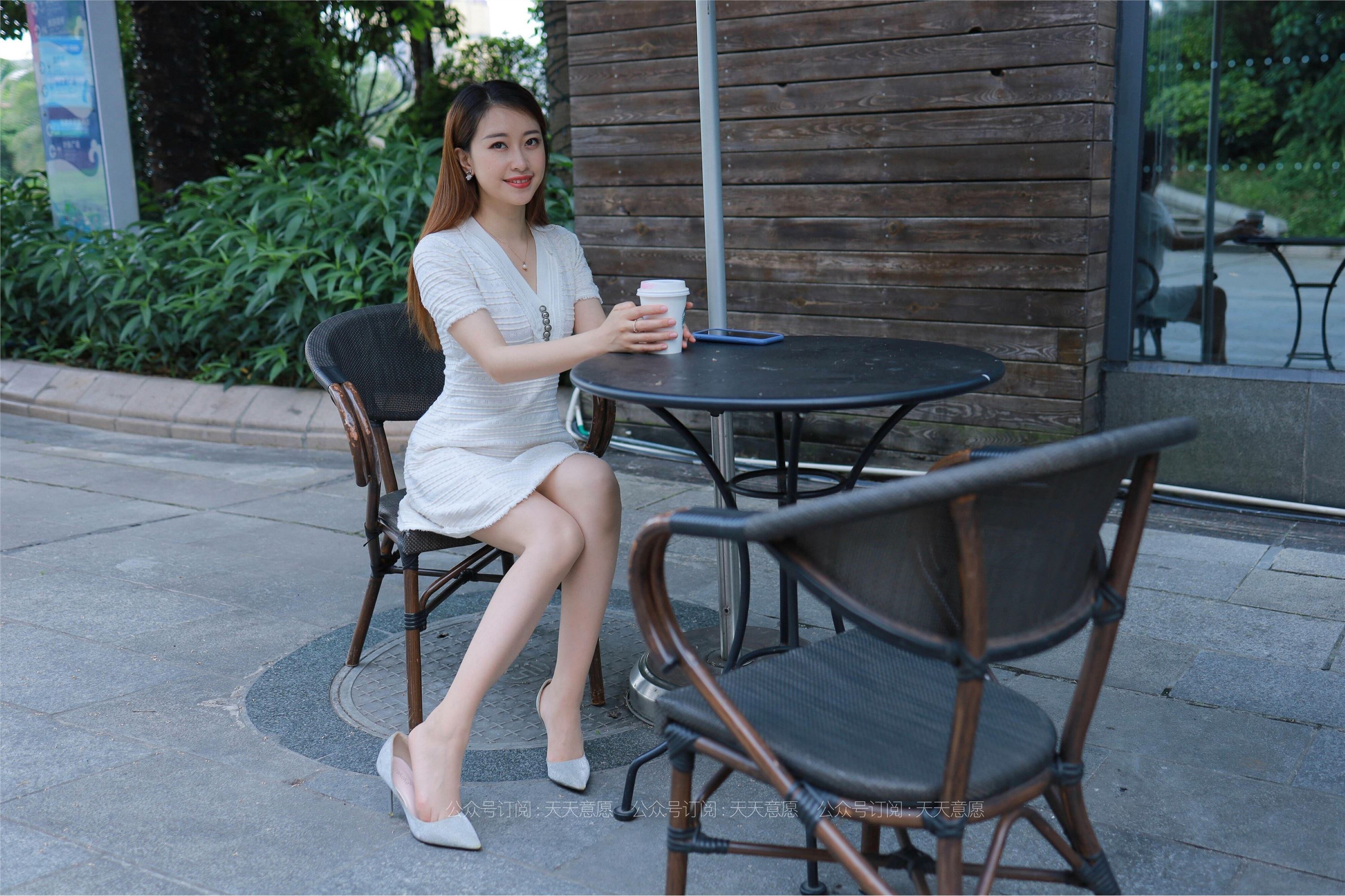 IESS异思趣向 - 模特：小婕《肉丝白裙俏佳人》